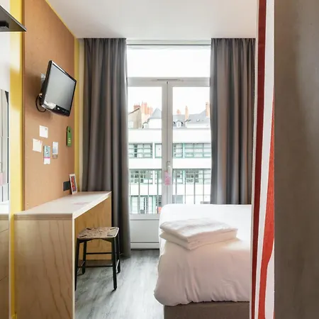 Hotel Demain & Conciergerie 2*